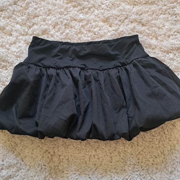 SHEIN Dresses & Skirts - SHEIN Black Bubble Hem Mini Skirt Size‎ L Puffy Gathered Waistband Skirt